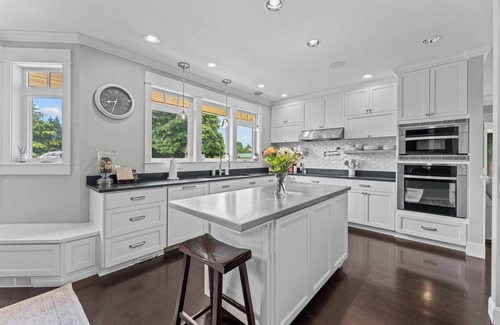 Ridgefield Casa | Willow & Vine- Retreat & Small Event Estate in Ridgefield, WA steps to winery