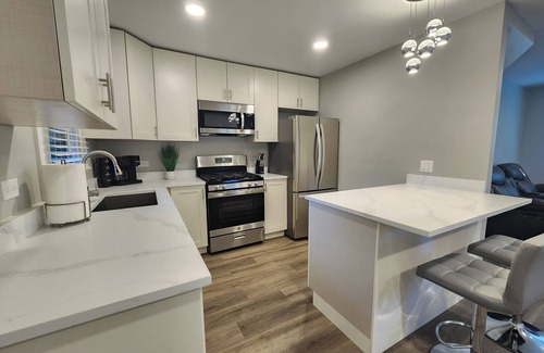 Willowbrook Casa | Willowbrook Gem 3-bedroom house with AC, WiFi, next to Forest Preserve