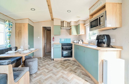 Great Houghton Cabaña | WILLOWBROOK HIDEAWAY - BILLING AQUADROME in Billing Aquadrome Holiday Park