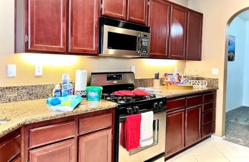 Perris Casa | Willowbrook two story spacious family home