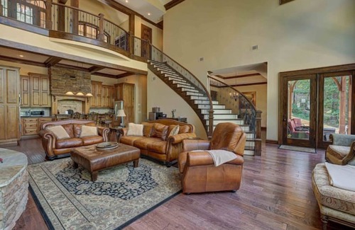 Wedowee Casa | Windows on Wedowee: Lakefront Luxury Private 4 BR/3.5 BA House w/ 2-Level Dock
