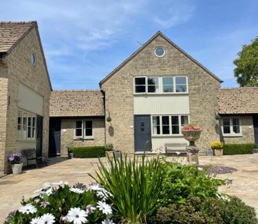 Coberley Casa | Windrush Cottage, Seven Springs Cottages