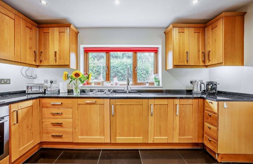 Chipping Norton Casa | Windrush - Large House with Stunning Rural Views