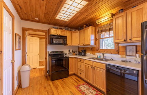 Boone Cabina | Windsong - long range views, pet friendly, fireplace
