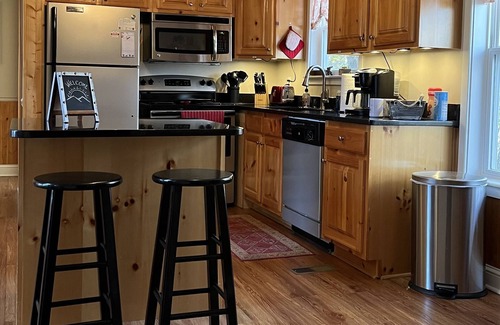 Chalet Village Casa | WINDSONG! Peaceful, Quiet Cabin Bordering Nat. Park Near Downtown Gatlinburg