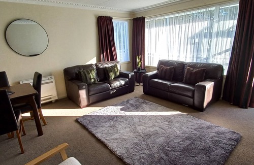 Invercargill Casa | Windsor Garden Escape Opposite the beautiful Queens Park