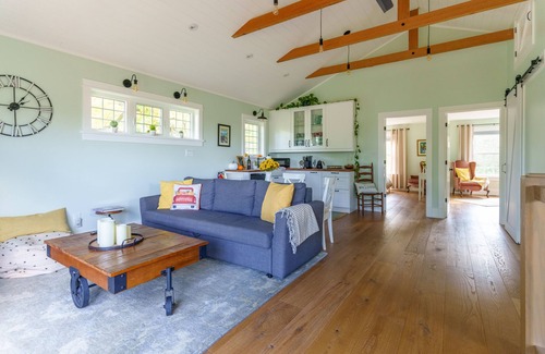 Niagara-on-the-Lake Cama Y Desayuno | Wine Country farmhouse loft, breakfast included