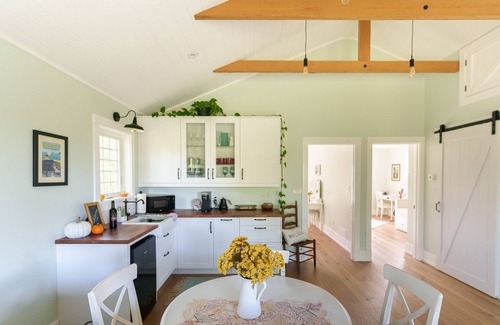 Niagara-on-the-Lake Cama Y Desayuno | Wine Country farmhouse loft, breakfast included