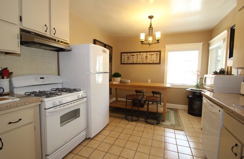 Boyes Hot Springs Cabaña | Wine Country 2 habitaciones Cottage (con opcional 1 habitación Guest House)