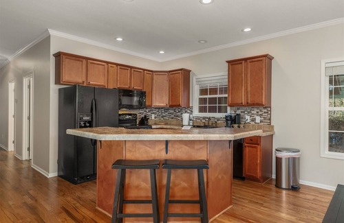 Hendersonville Casa | Wine Country Cabin | Hendersonville