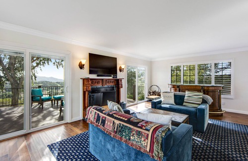 Temecula Casa | Wine Country retreat with hot tub, deck, grill, & valley views - dog-friendly