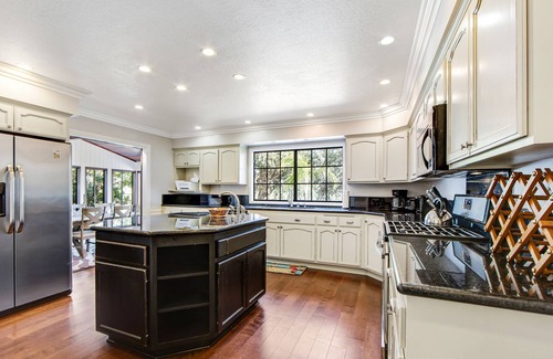 Temecula Casa | Wine Country retreat with hot tub, deck, grill, & valley views - dog-friendly