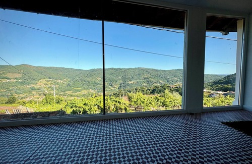 A Peroxa Cabaña | Wine Lodge Ribeira Sacra. Un refugio entre viñedos y montañas.