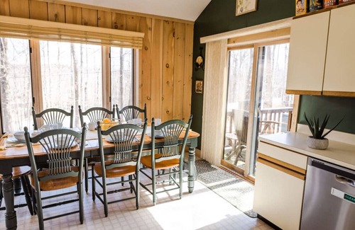 West Dover Chalet De Esquí | Wine Moose Hot tub Fireplace Sauna 9min to Mt Snow