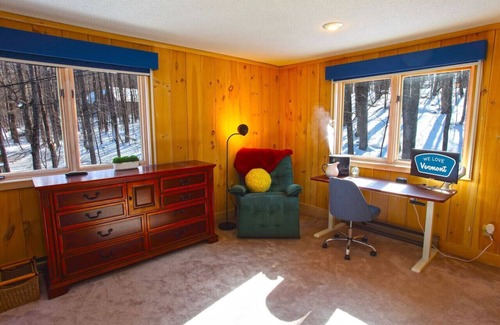 West Dover Chalet De Esquí | Wine Moose Hot tub Fireplace Sauna 9min to Mt Snow