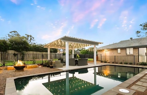 Nulkaba Casa | Wine Stop Quarters Pool, Tour, Pickup Wineries