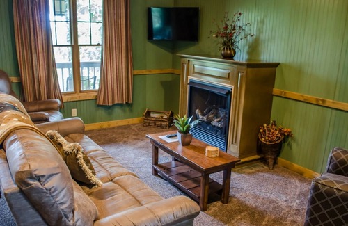 Carbondale Cabina | Wine Trail Cabin, 2015 Built, Carbondale, Southern IL - Parque Estatal Giant City