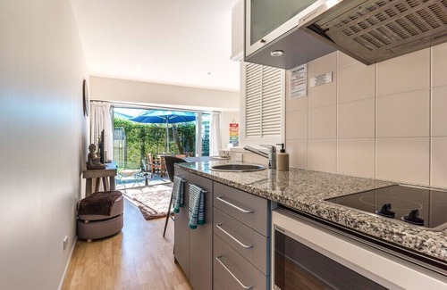 Matiatia Bay Apartamento | Winery and Beach to enjoy with in minutes of the apartment - walking distance