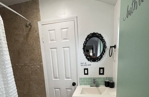 Mira Loma Casa | Wineville Manor 3 bedroom house