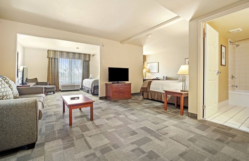 West Edmonton Hotel | Wingate by Wyndham - Edmonton West