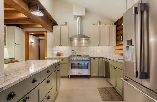 Damascus Casa | WinklerWald- 6 BR family retreat