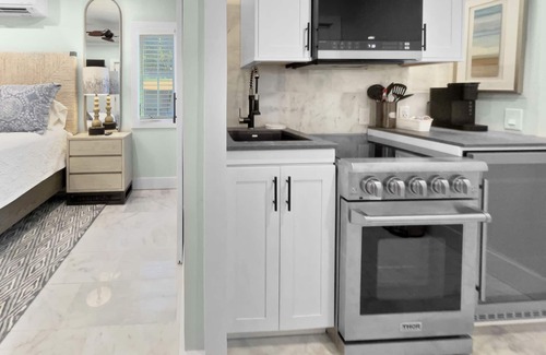 Rosemary Beach Villa | "Winston at Rosemary Flat" | Walk to the Beach & Rosemary Shops & Restaurants