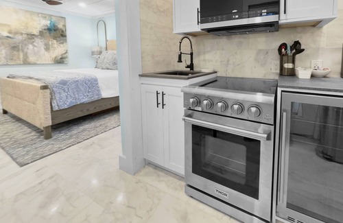 Rosemary Beach Villa | "Winston at Rosemary Flat" | Walk to the Beach & Rosemary Shops & Restaurants