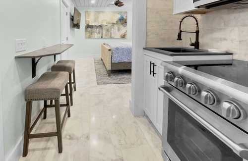 Rosemary Beach Villa | "Winston at Rosemary Flat" | Walk to the Beach & Rosemary Shops & Restaurants