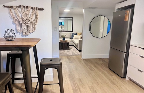 Dollarton Casa | Winter coastal retreat - Deep Cove: 2-Bedroom w/ sauna & cold plunge