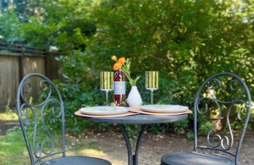 Dollarton Casa | Winter coastal retreat - Deep Cove: 2-Bedroom w/ sauna & cold plunge