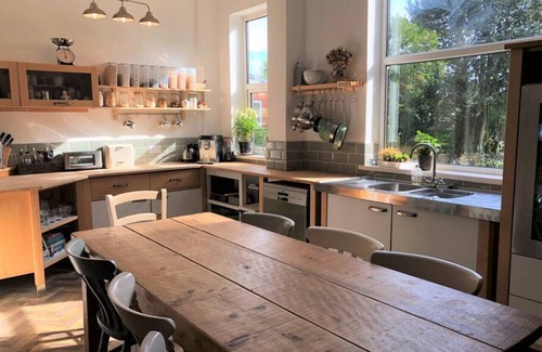 Huyton Casa | Winter Escape with heated pool