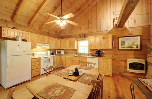 Vein Mountain Cabina | Winter Hiking + Hot Tub Soaks! Marion Mtn Cabin
