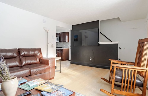 East Deering Casa | Winter Rental + Walk in Glass Shower + Free Parking + 5 min to Old Port