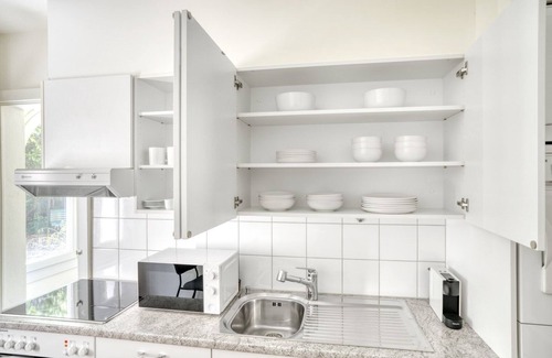 Wipkingen Apartamento | Wipkingen 2.5 Room w/ Storage & W/D, 2 mins to Mkt