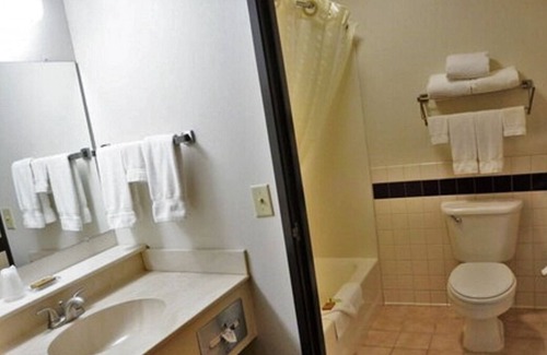 Thorp Casa | Wisconsin on Budget! 3 Affordable Units, Pet-friendly, Free Parking & Breakfast!
