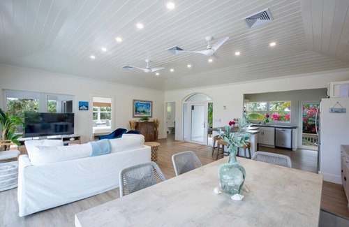 Double Bay Casa | Wish House - Private Remodeled Beach House on Double Bay Beach