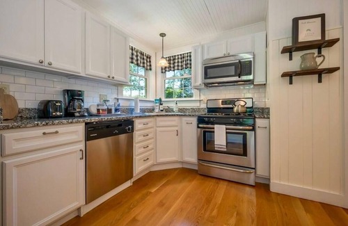 Lake Lure Casa | Wish Upon the Mtn: Lake Lure + Hot Tub + Views!