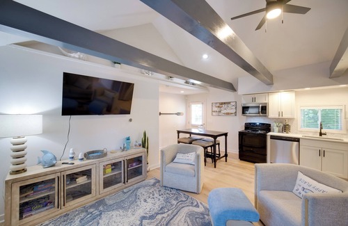 Erie Cabaña | 'wishin & Fishin' Walkable Erie Home By the Beach!
