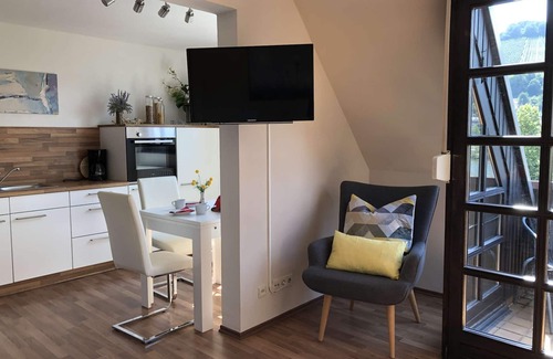 Zell Apartamento | With balcony and Moselle view