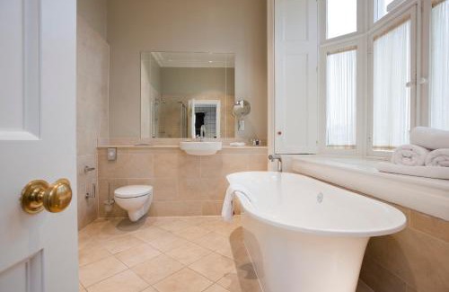 Colchester Hotel | Wivenhoe House Hotel