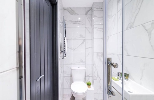 Forest Fields Apartamento | Wiverton Apt #2 - Central Location - Free Parking
