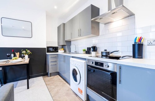 Forest Fields Apartamento | Wiverton Apt #4 - Central Location - Free Parking