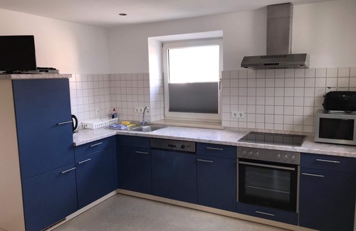 Dasing Apartamento | Wohnung Anika 1 - Helle FeWo mit schönem Balkon und kostenfreim WLAN