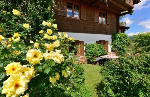 Bayerisch Eisenstein Apartamento | Wohnung in Bayerisch Eisenstein mit Garten