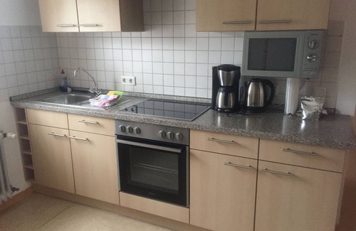 Dasing Apartamento | Wohnung Orange - Helle FeWo mit gemütlicher Sitzecke und kostenfreiem WLAN