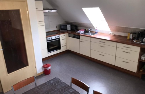 Dasing Apartamento | Wohnung Orange - Helle FeWo mit gemütlicher Sitzecke und kostenfreiem WLAN