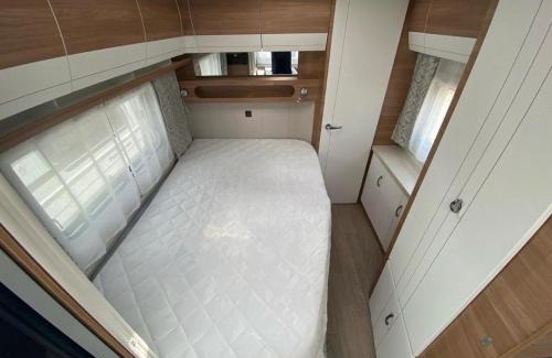 Feldberger Seenlandschaft Otro | Wohnwagen direkt am See auf privatem Grundstück
