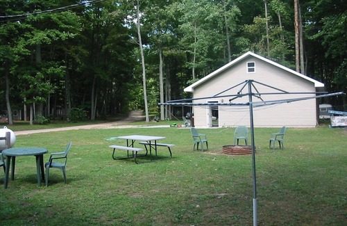 Baldwin Casa | Wolf Lake Cottage con una vista fabulosa del hermoso lago Wolf.