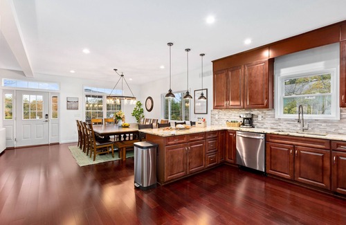 Albrightsville Casa | Wolf Run Lodge - Luxury 8bed/4bath. Hot Tub, Game Room, steps from lake/pool