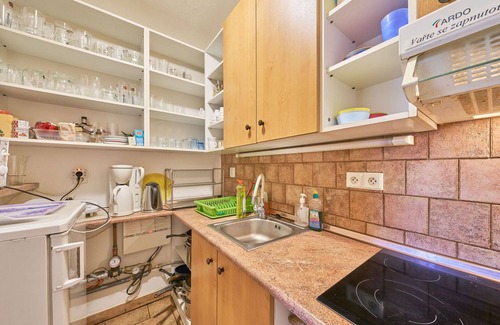 Uhlejov Villa | Preciosa casa de vacaciones privada con WIFI, piscina privada, TV, patio y mascotas permitida